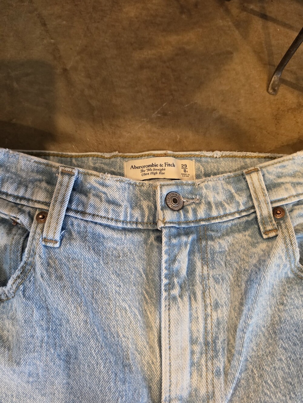 Abercrombie & Fitch The 90's Straight Ultra High Rise Light Denim Jeans Sz 29/8r - Picture 4 of 6